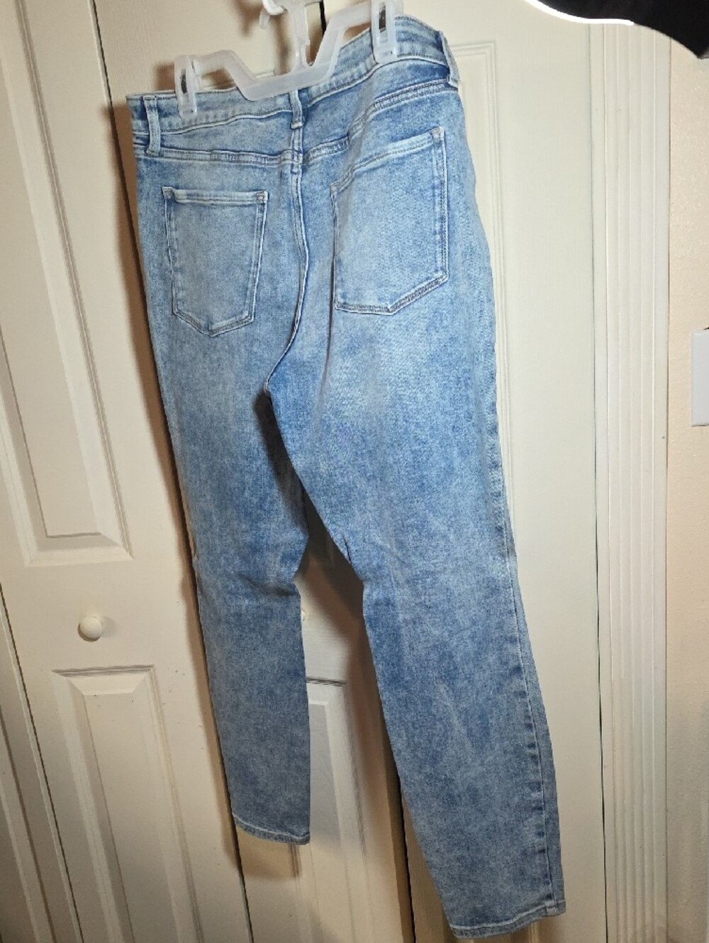 Light Wash Lauren Conrad Women’s Jeans - Picture 4 of 5